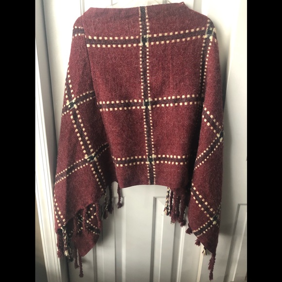 Poncho - Picture 1 of 2
